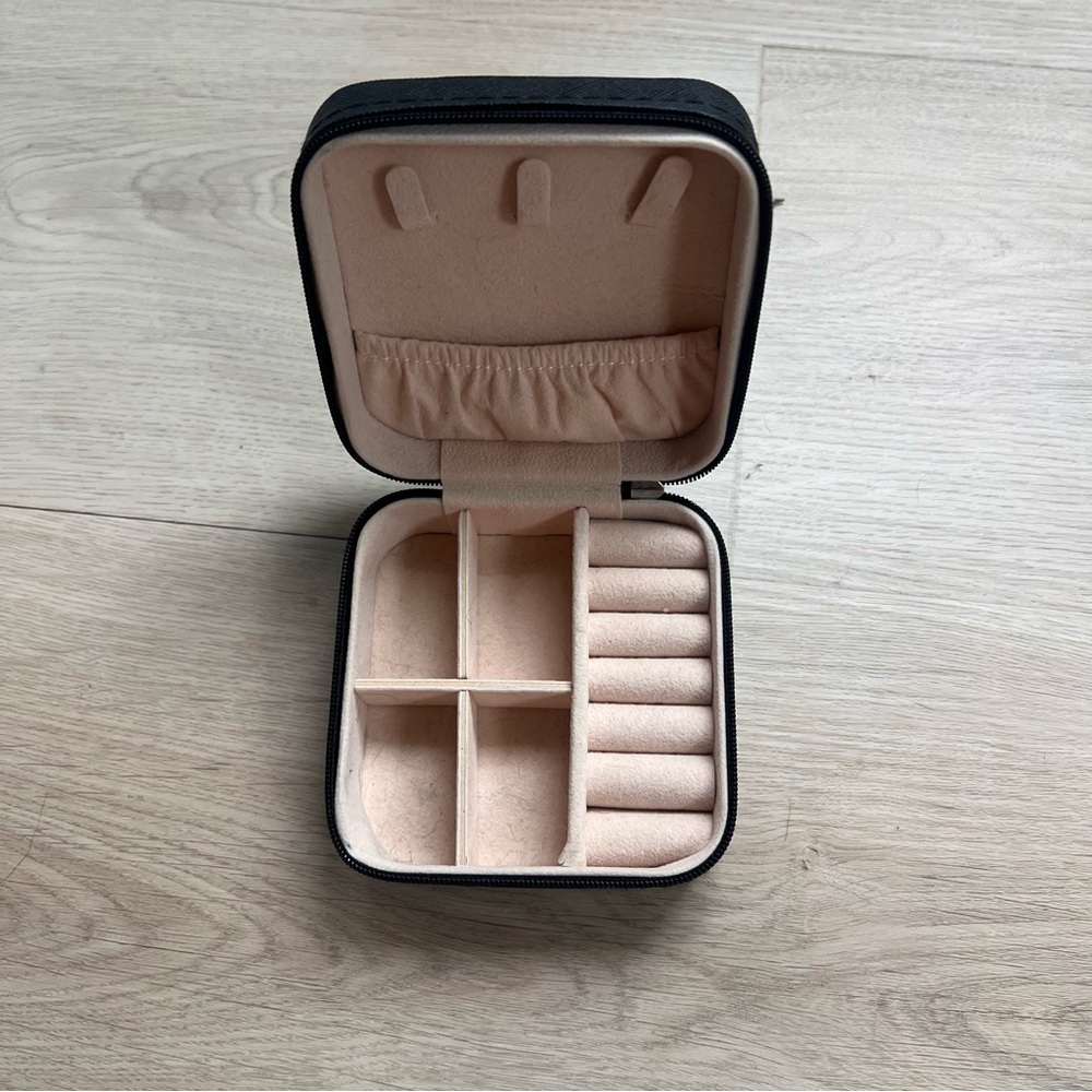 Black travel jewelry organizer